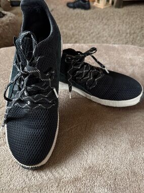 Women’s Sorel Black Knit Athletic Shoes with White Sole, size 9.5